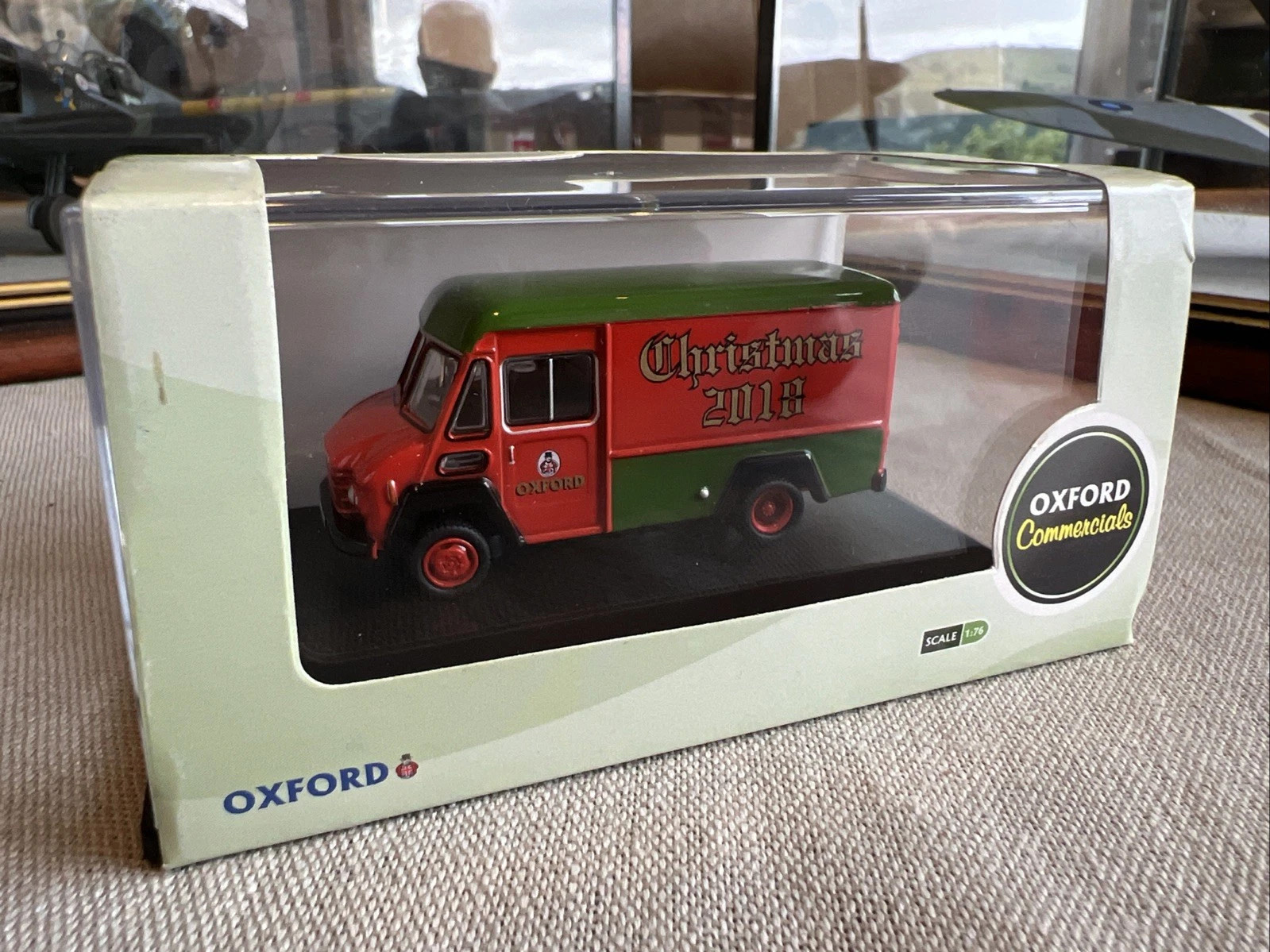 VANS Oxford Diecast Scala 1 76 SP135 Furgone Commer Natale 2018 Rosso Verde