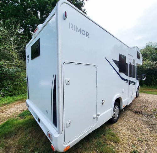 Rimor EVO5 motorhome 2022 13k miles 6/7 berth 6.97m 3500 kgs - Picture 3 of 9