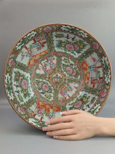 Large Chinese Rose Medallion Punch Bowl - Picture 2 of 19