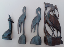 4 figure in legno intagliato a righe di airone cicogna e antilope cervo seduto