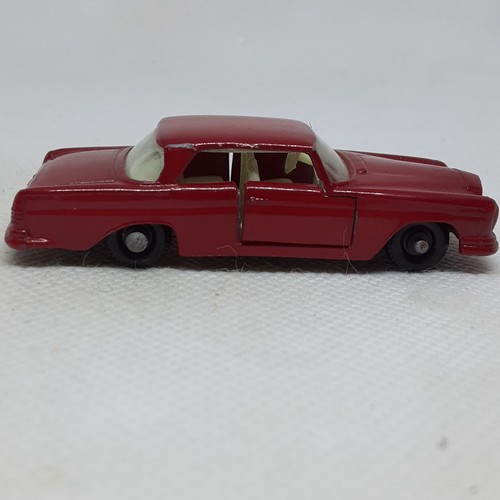 Lesney Matchbox Mercedes Benz 220 S.E. No.53 Red Made In United Kingdom - Picture 4 of 10