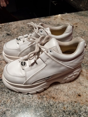 white buffalo platform trainers