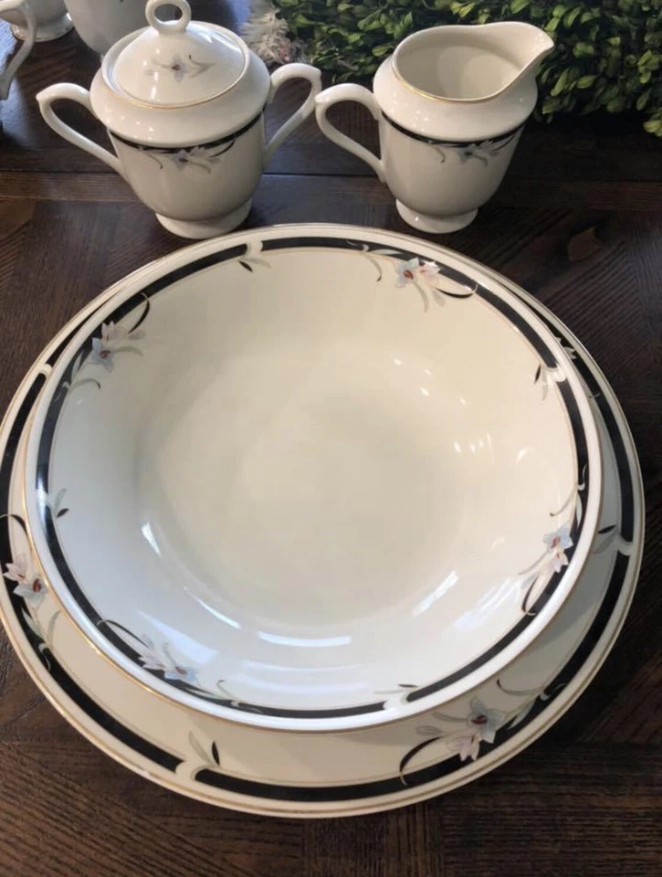 Regency Collection Fine China, Set For 8 - Image 2 of 2