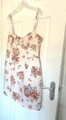 Brand New Plus Size H&M Cream Floral Structured Knee Length Linen Blend Size 18 - Picture 3 of 9