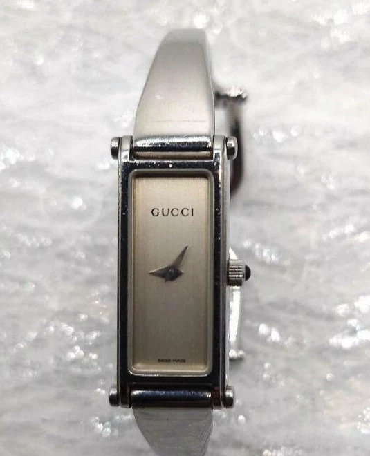 Orologio GUCCI 1500L Usatoante Quadrant Qua Orochiglia Conchigliare Rettango Svizze Ottimone