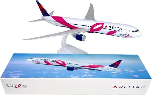 Flight Miniatures Delta BCRF Boeing 767-400 1:200 Scale Model Airplane - Picture 4 of 4