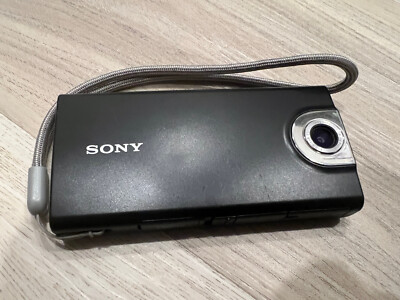 Sony Bloggie MHS-FS1 (4 GB) HD Camcorder