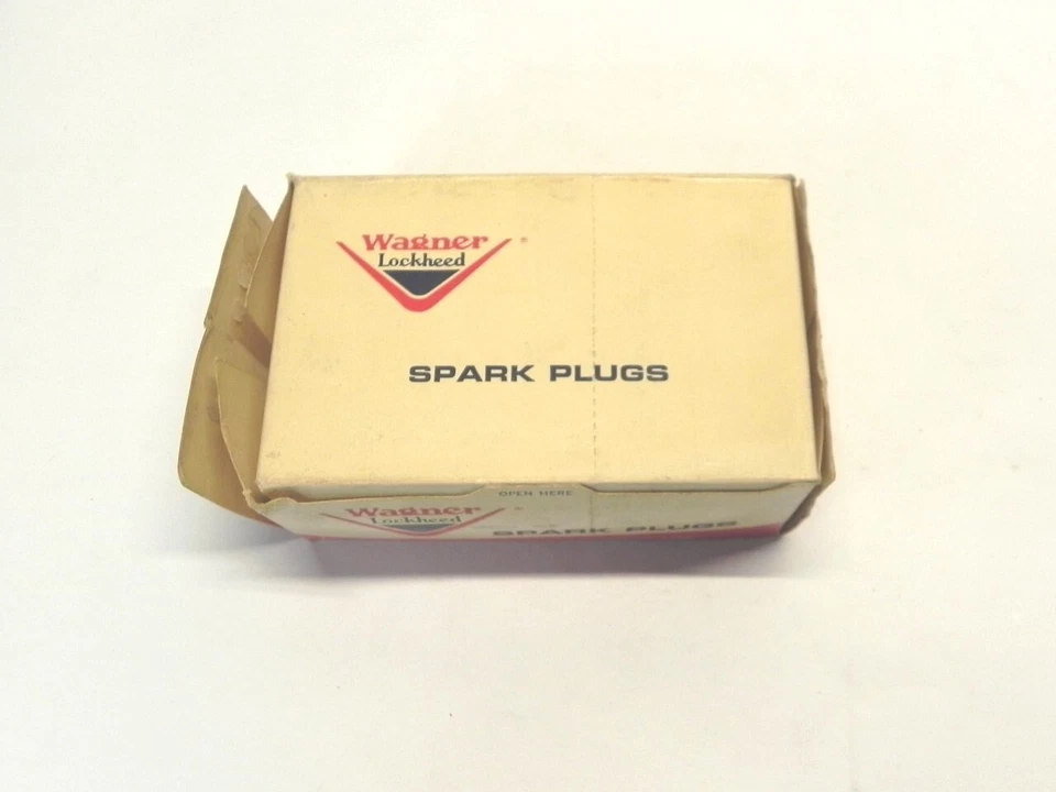 VINTAGE WAGNER BRAND SPARK PLUGS BOX OF 10 *SEALED* #167 LIGHT SURFACE RUST NOS  — 第 3/4 张图片