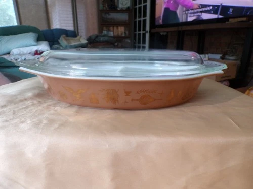 VINTAGE PYREX EARLY AMERICAN 1.5 QT DIVIDED SERVING DISH WITH LID BROWN AND GOLD
