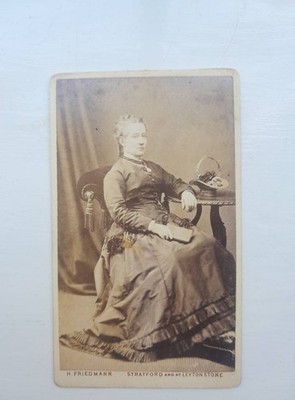 Antique cabinet card CdV real photo a nice woman from London 1880s H. Friedmann