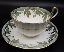 set of 6 Aynsley Bone China Green Vine Tea cups & saucers MINT!