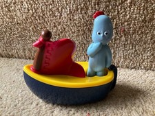 In The Night Garden Iggle Piggle Boat Roll Along Toy & Figure Rare CBeebies