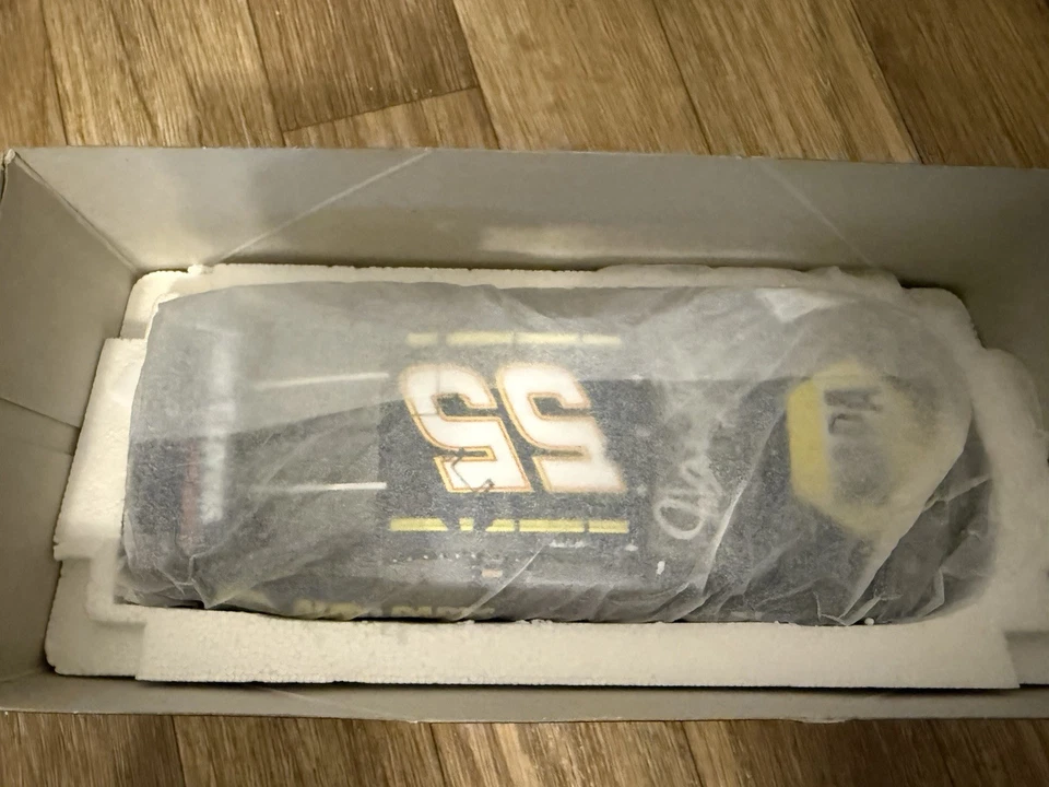 NASCAR Michael Waltrip Autografiado 1:24 NAPA Diecast Car Team Calibre Foto 4 de 4