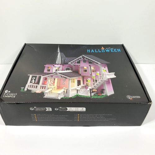 The Pink Palace Apartments Building Set w/ Lighting Kit SEALED Coraline Inspired - Picture 4 of 4