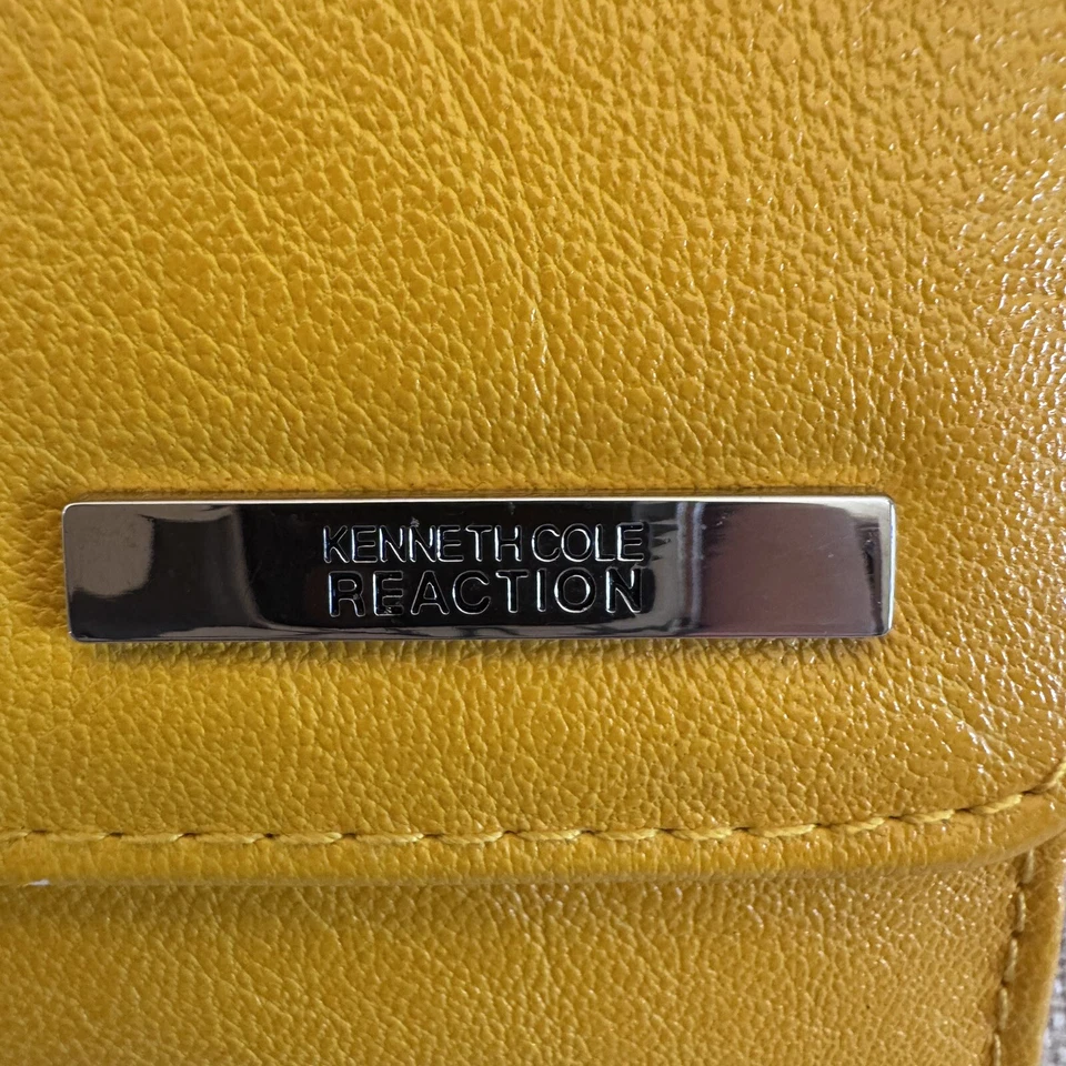 Cartera Kenneth Cole Reaction de cuero sintético con monedero de cambio de estilo vintage Foto 2 de 4