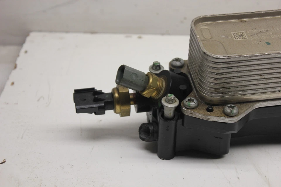 Adaptador de filtro de óleo 2012-2016 CHRYSLER 300 6790424411A1 (E3) - Imagem 2 de 2