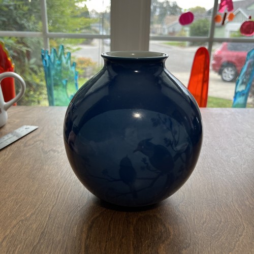 Blue On Blue Bird Porcelain Vase made in Japan - Picture 7 of 7