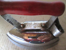 Ancien fer à repasser de voyage pliable 8 Pifco double tension acier