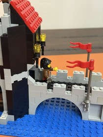 LEGO #  6075 Castle Wolfpack Tower 1992 Ghost 99% Complete ,all Minifigs.Scarce