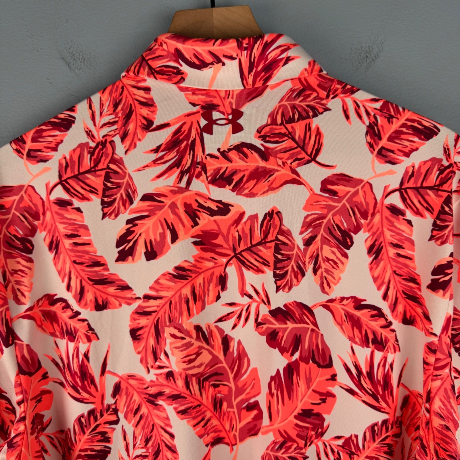 Under Armour Playoff Polo Golf Shirt Men's M Orange Tropical Leaf Loose Fit thumbnail 4