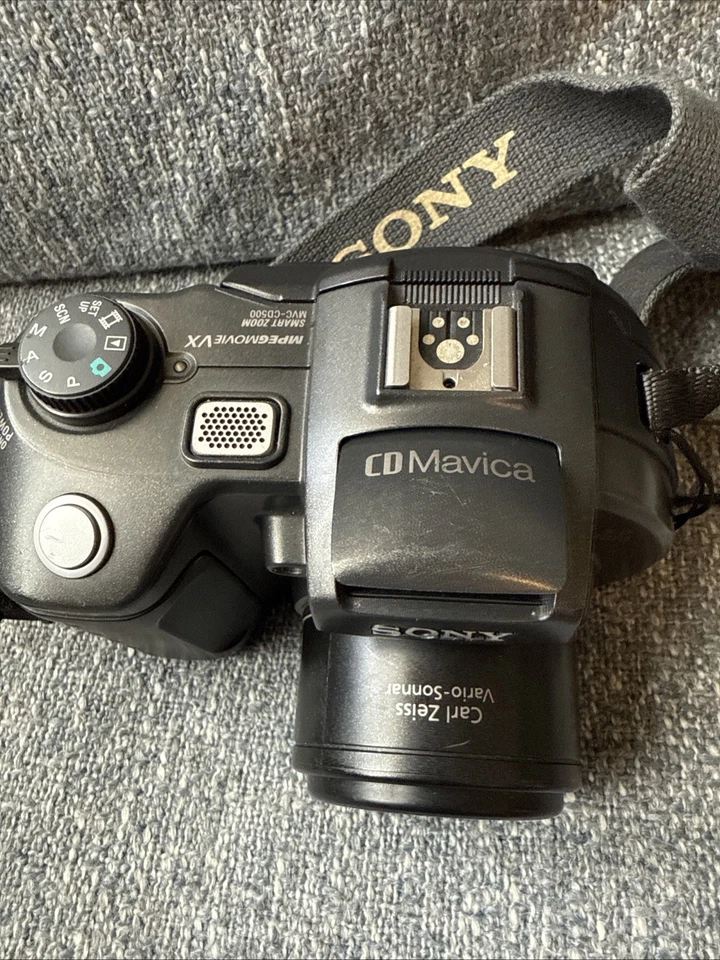 Sony Mavica MVC-CD500 Digital Camera Black LCD Display 5-MP Untested/Parts Read. - Image 3 of 4