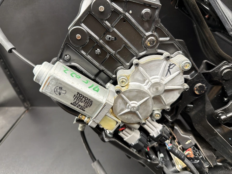 2010-2015 Lexus IS250c IS350c Convertible Trunk Hinge Flap Right Side Roof Motor - Image 3 of 4