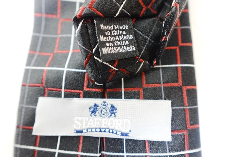 Corbata de seda Stafford Executive negra roja patrón geométrico a cuadros clásica Foto 2 de 4
