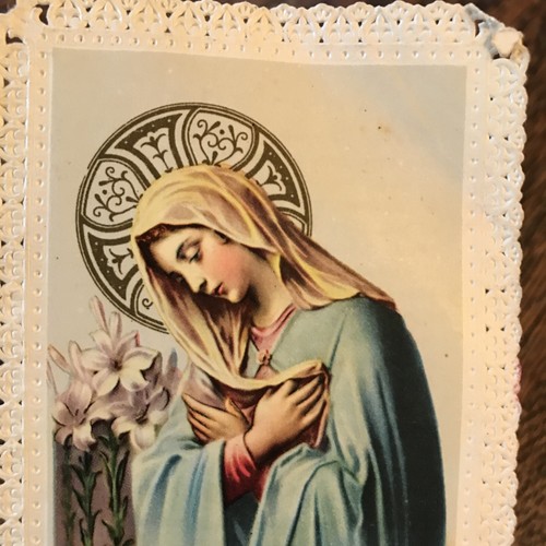 VTG Made In Italy CATHOLIC PAPER LACE w Gilt PRAYER CARD Mary with Lillies - Picture 4 of 7