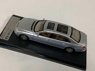 Stance Hunters 1/64 マイバッハ 62 ホワイト　ダイキャスト Mercedes-Maybach 62 Blue White 1:64 Stance Hunters diecast