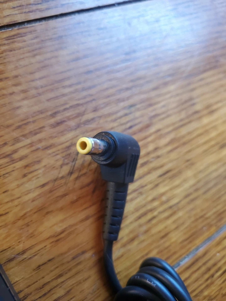 Gateway AC/DC Adapter: Input 100-240V-1.5A 50-60Hz & Output 19V-4.74A - Image 3 of 4