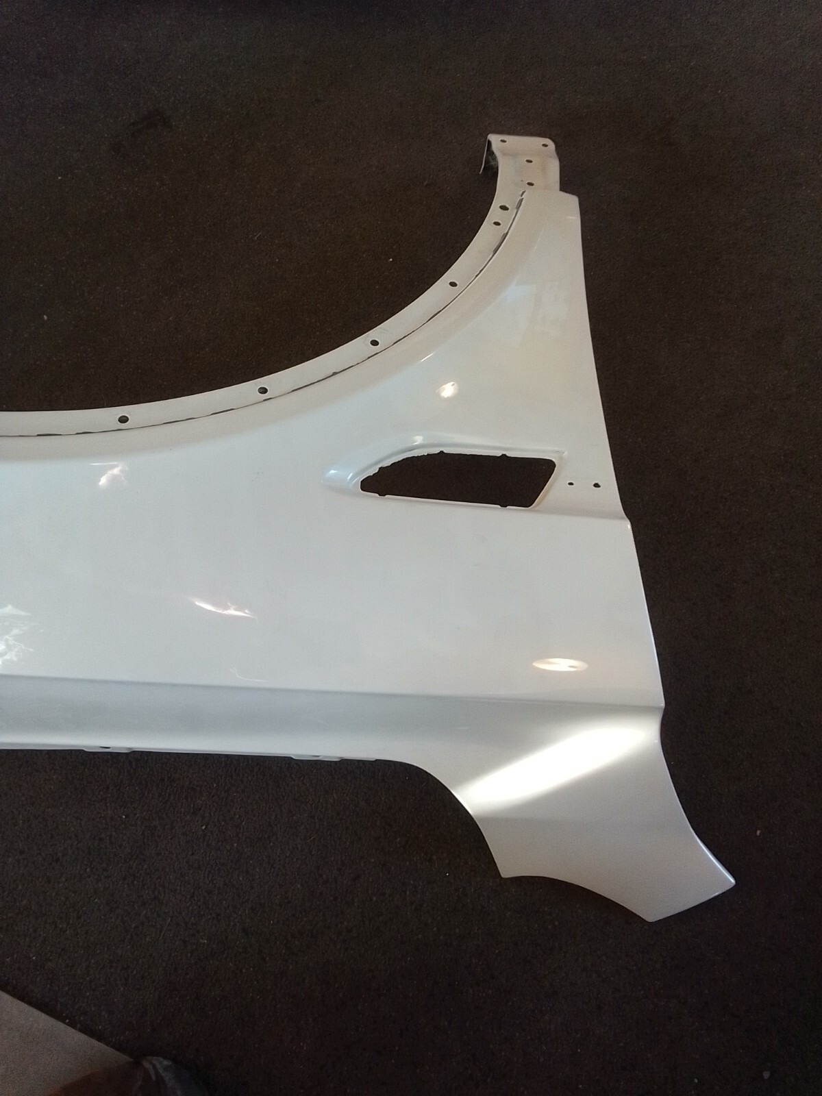 2016 2017 2018 BENTLEY BENTAYGA RH PASSENGER FENDER 36A821018F MINOR DAMAGE 