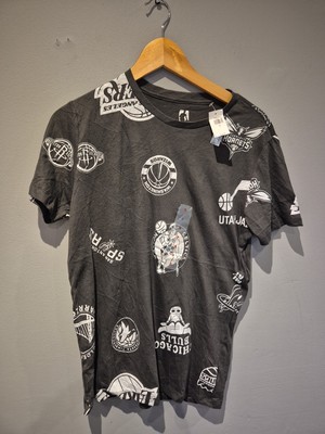 Old Navy NBA Licensed All Over Print Team Logo Dark Gray Short Sleeve Tee Mens S