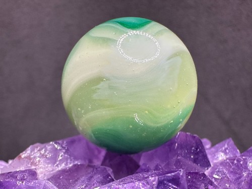 HUGE Vintage Akro Agate LIMEADE Corkscrew Marble UV GLOWING - Green - 1" MINT- - Picture 2 of 11