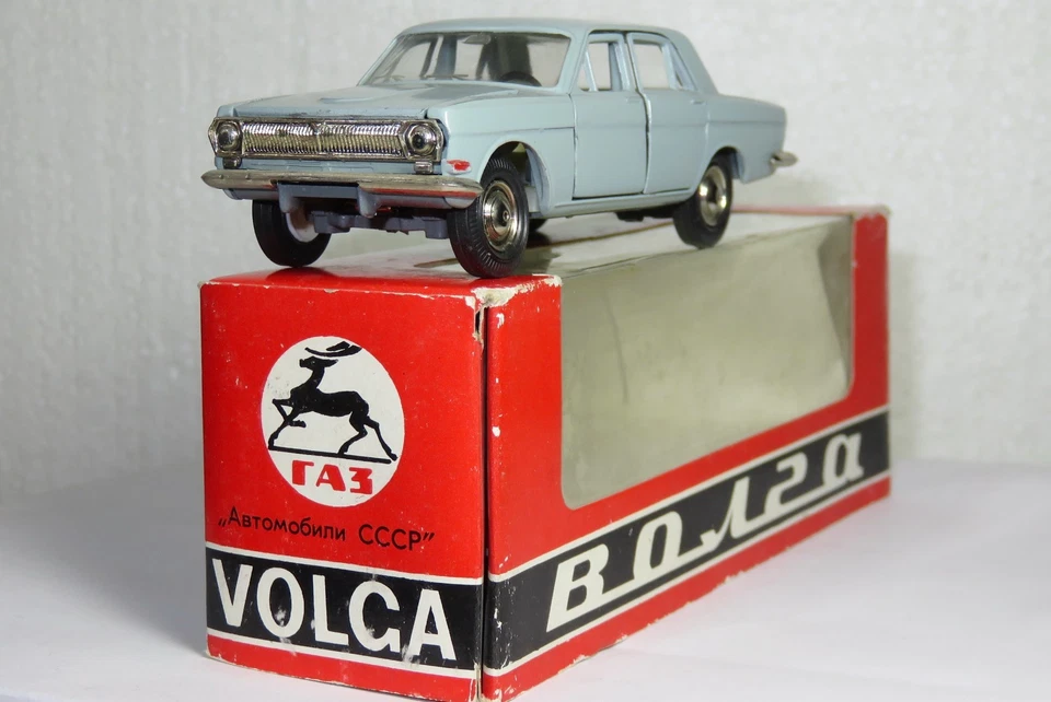 Volga GAZ-24 sedan die-cast model, 1/43 scale, made in the former USSR, - Image 2 of 4