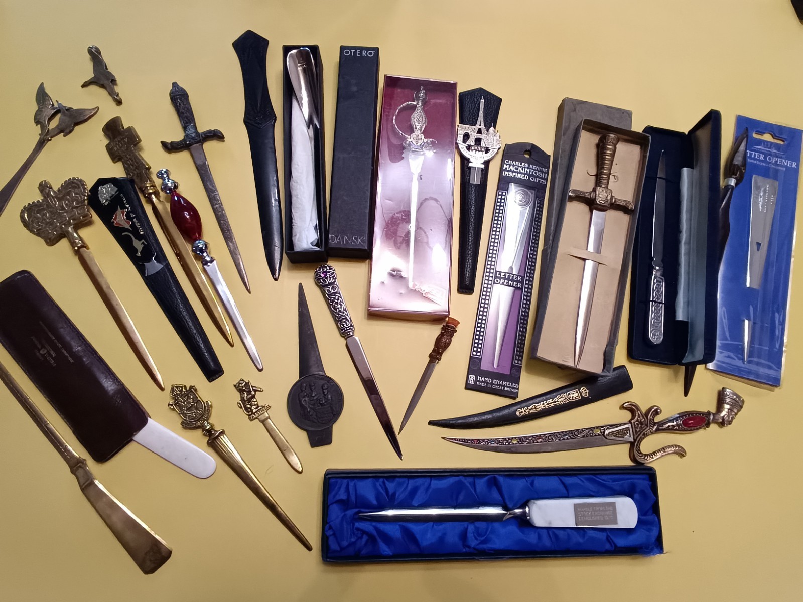 Large Job Lot - Assorted Collectible Letter Openers / Brass / Vintage  (B2924)