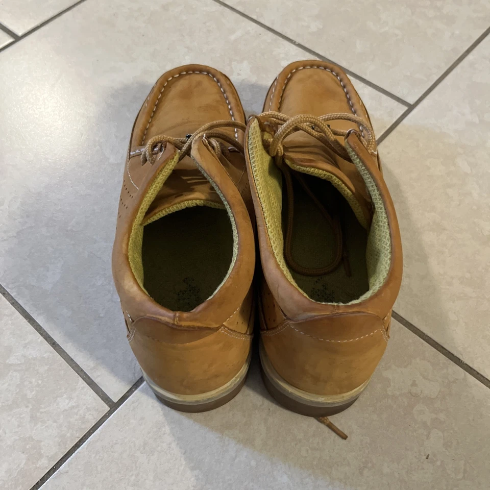 Bota Lugz Strutt Lx Puntera Sin usar, en caja, Trigo Dorado/Blanco - MSTULXK-741, Talla 10,5 D Foto 3 de 4