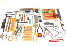 Lotto attrezzi lavoro pinze mani martelli orologiai gioiellieri