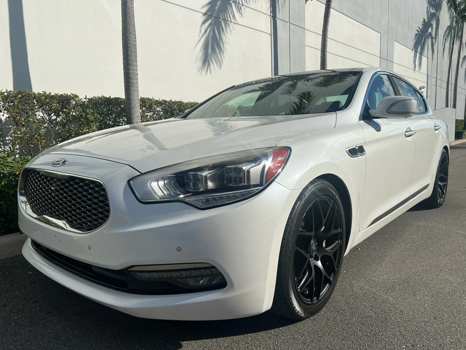2016 Kia K900 V8 Luxury VIP Plus Package - Image 2 of 4