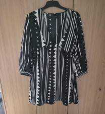 New Look Geometric Black White A-Line Short Dress V-Neck 3/4 Sleeve Size 10