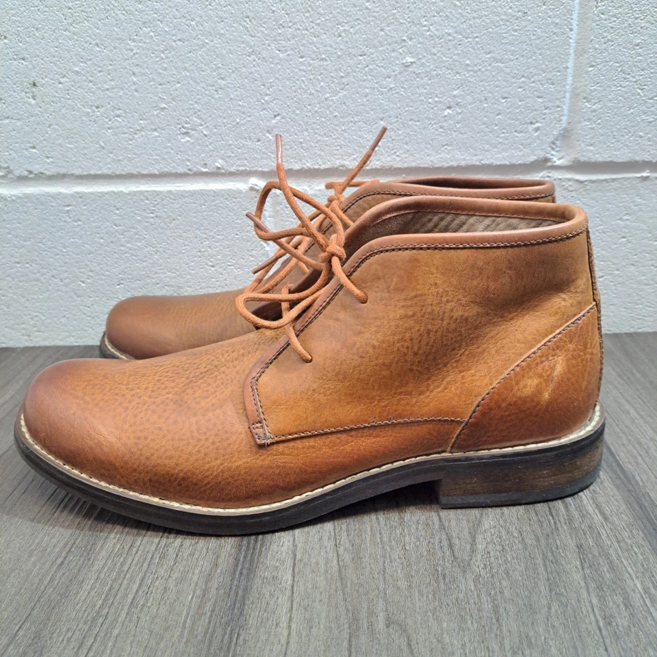 Botas Chukka Wolverine 1883. Bota informal de cuero marrón con cordones para hombre talla 9M Foto 3 de 4