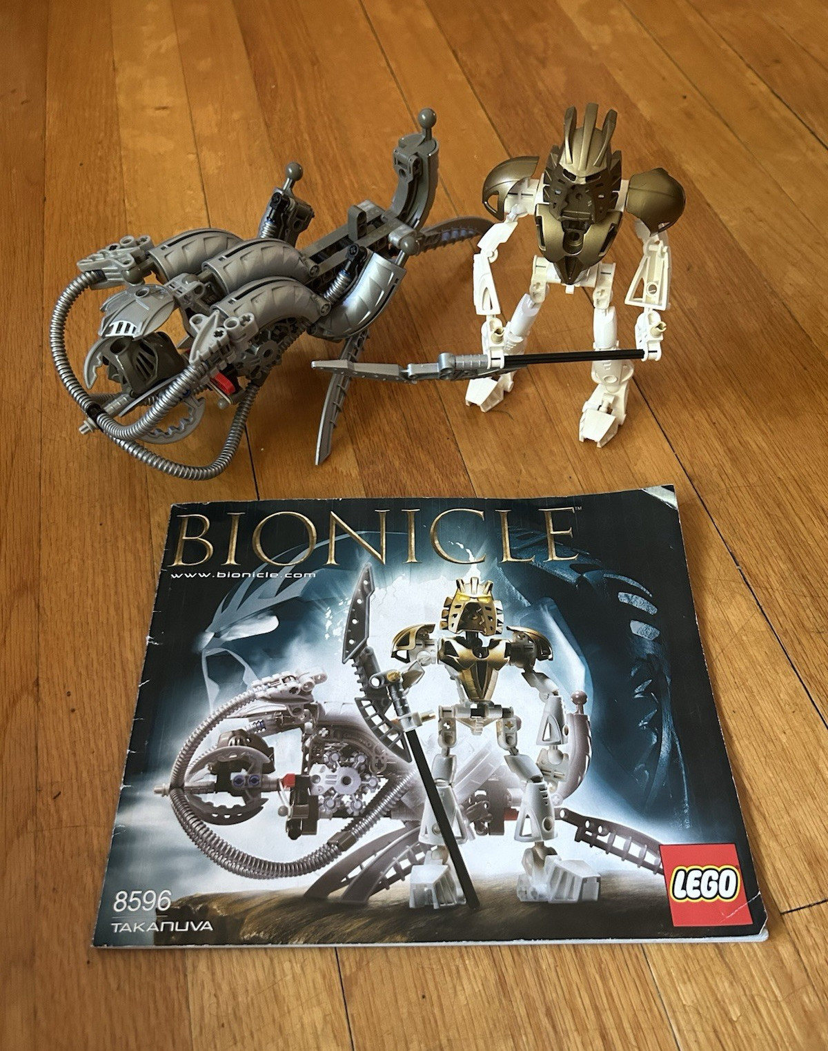 LEGO BIONICLE Takanuva (2003, #8596) Complete Set w/ Manual (no box)
