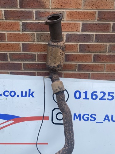 Genuine Chrysler 5.7P V8 Left N/S Left CAT Catalytic Converter With Sensor - Picture 2 of 9
