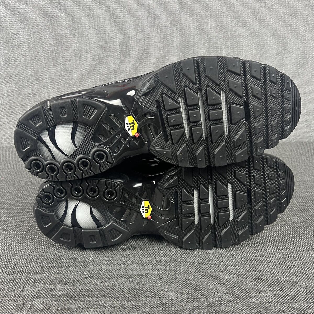Nike Air Max Plus Triple Black Sneakers Shoes 604133-050 New Nike Air Max Plus Triple Black Sneakers Shoes 604133-050 New