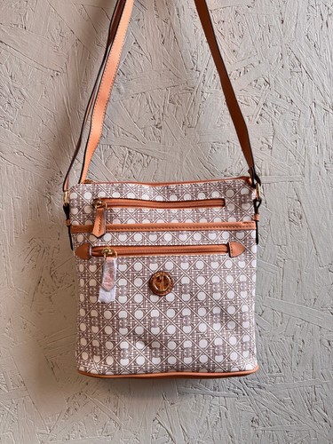 GIANI BERNINI Caning North South women's small crossbody bag - Beige (Defective) - Picture 7 of 9