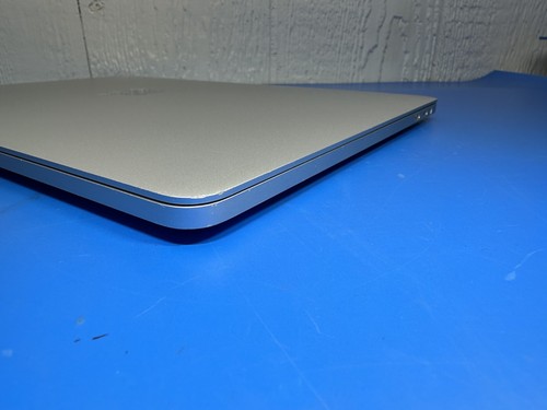 MacBook Pro 13" Touch Bar 2018 2.7GHz i7 16GB RAM - 1TB SSD - LEGGERA USURA - Foto 6 di 12