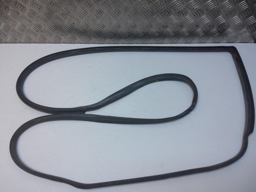 Porsche 944 S2 1991 Complete Set Of Passenger & Driver Door Seals Inner & Outer. - Picture 4 of 11