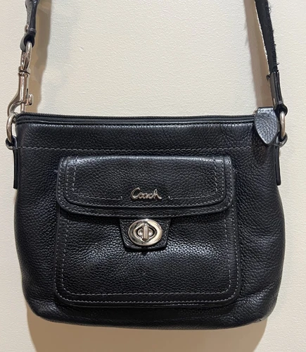 Borsa a tracolla vintage Coach nera Penelope Turnlock Swingpack pelle ciottoli