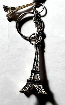 ( 2 ) Eiffel Tower Souvenir Keychains Detailed 3-D Model Durable Metal  2'' + 1''