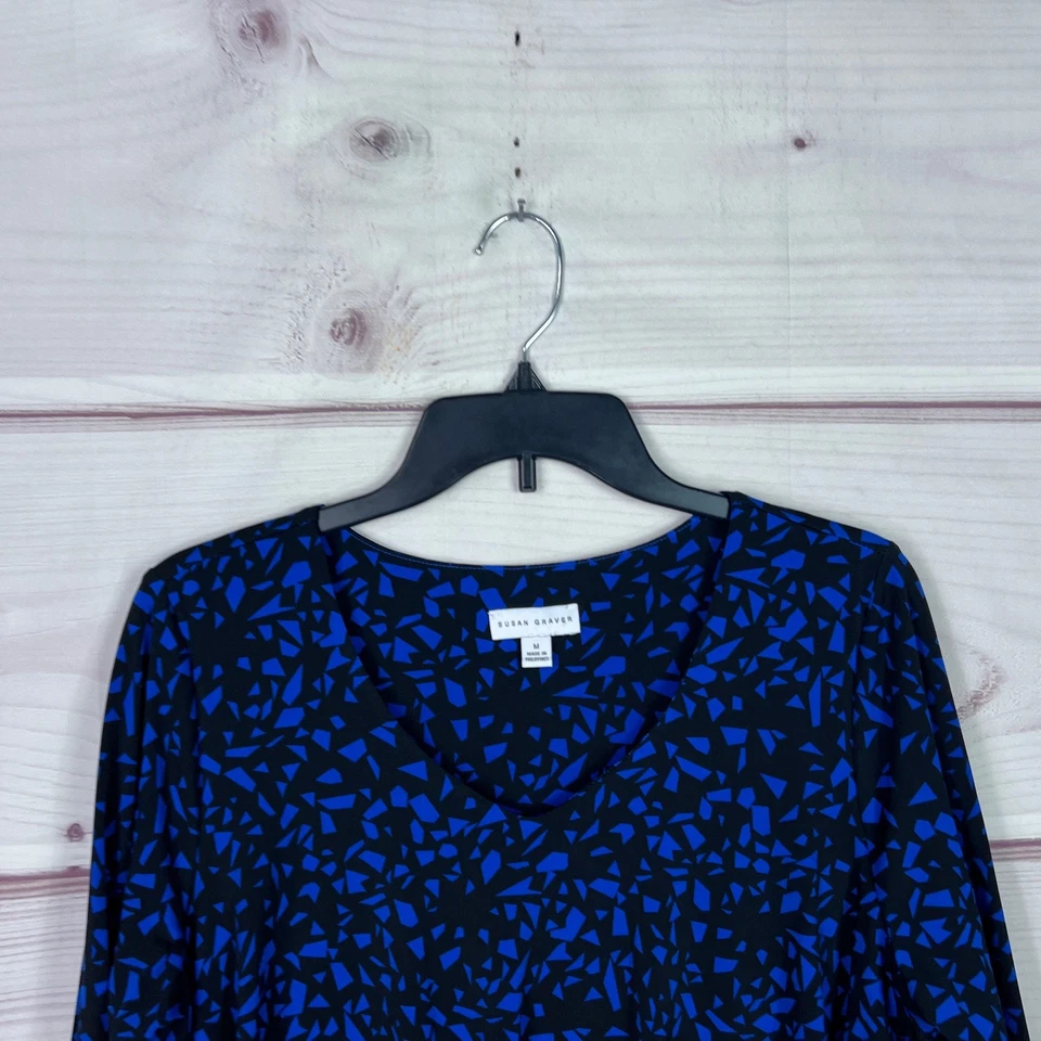 Blusa Susan Graver Top Mujer M Estampado Azul Tejido Líquido Manga 3/4 Cuello en V Foto 2 de 4