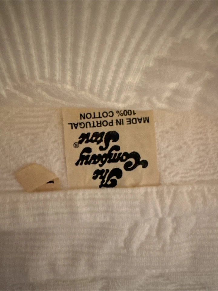 Fundas de almohada de algodón acolchadas florales Company Store marfil 27x17 festoneadas Portugal Foto 3 de 4